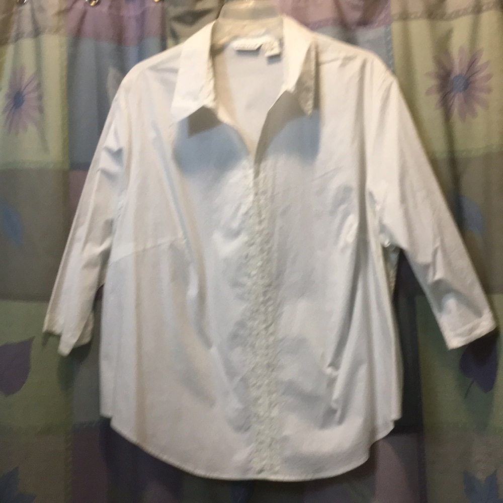 Top with lace trim no stains